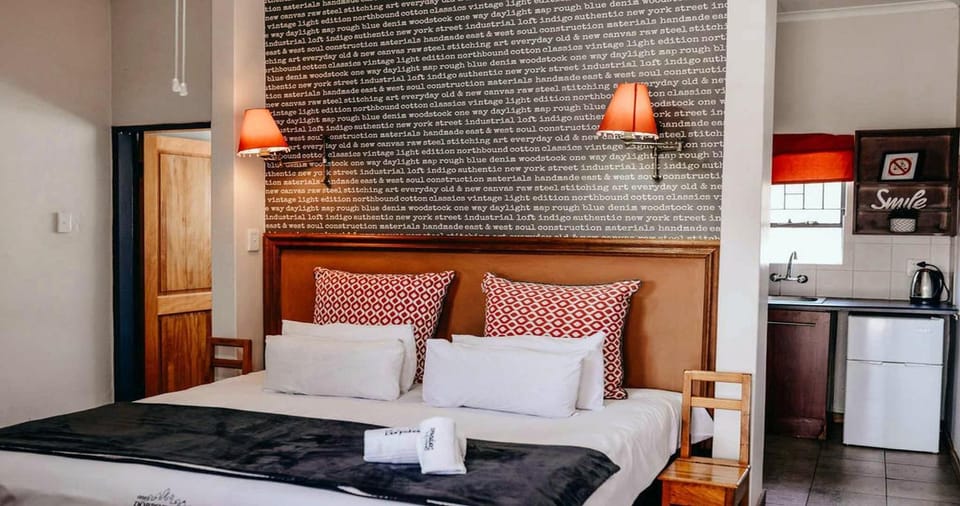 Bed, Kitchen or kitchenette