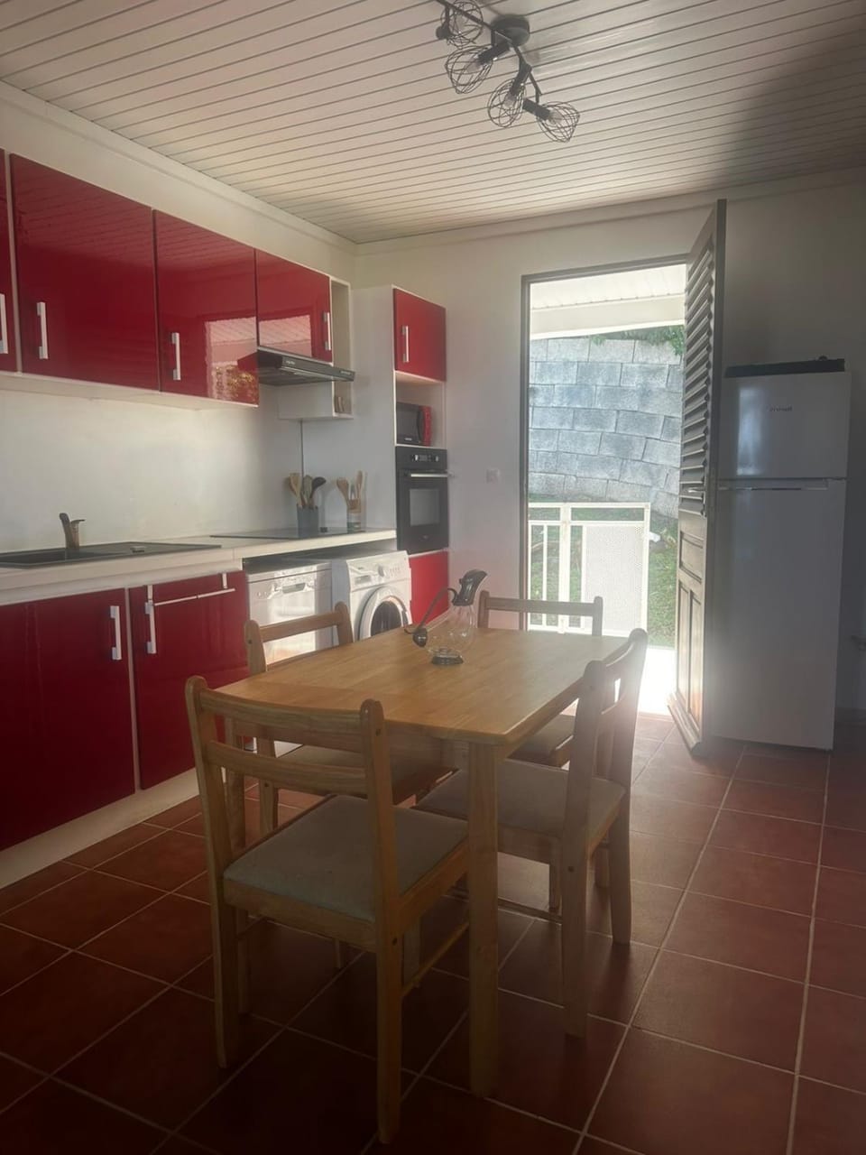 Dining area, dishwasher, oven, stove