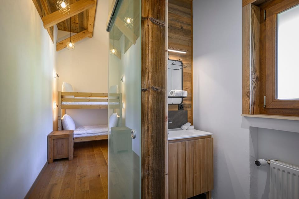 Bed, Bathroom, Photo of the whole room, Bedroom