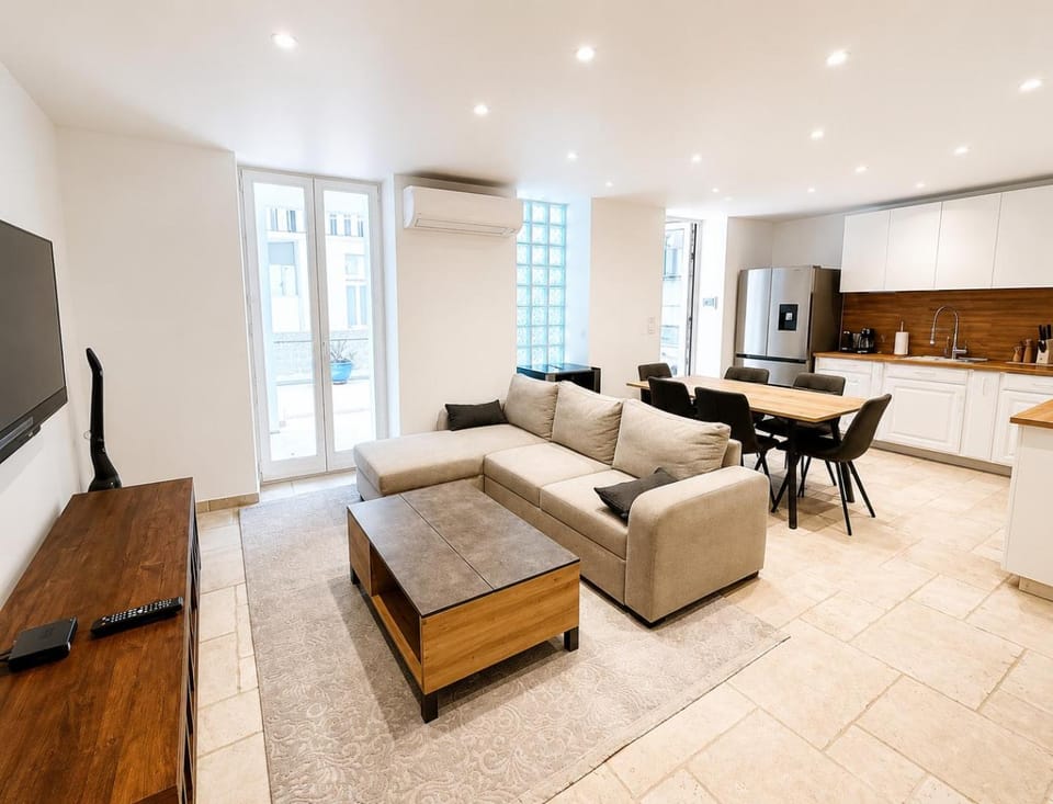 TV and multimedia, Kitchen or kitchenette, Living room, Seating area, Dining area, internet, minibar, kitchen