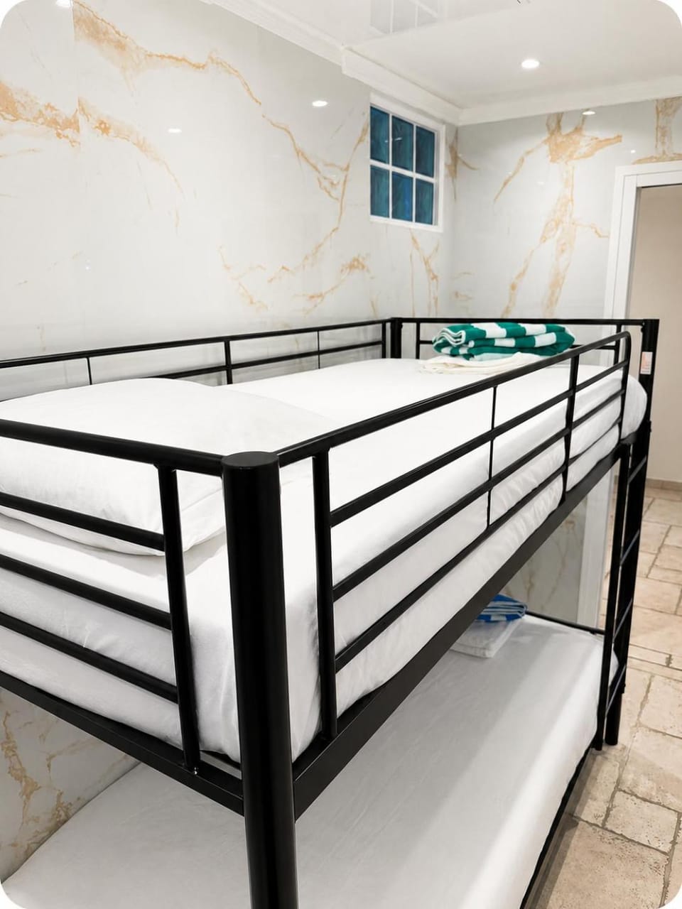 Bedroom, bunk bed