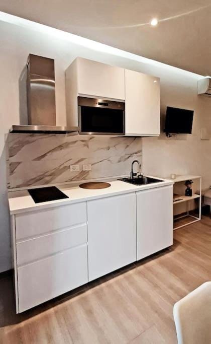 TV and multimedia, Kitchen or kitchenette, microwave, stove, air conditioner