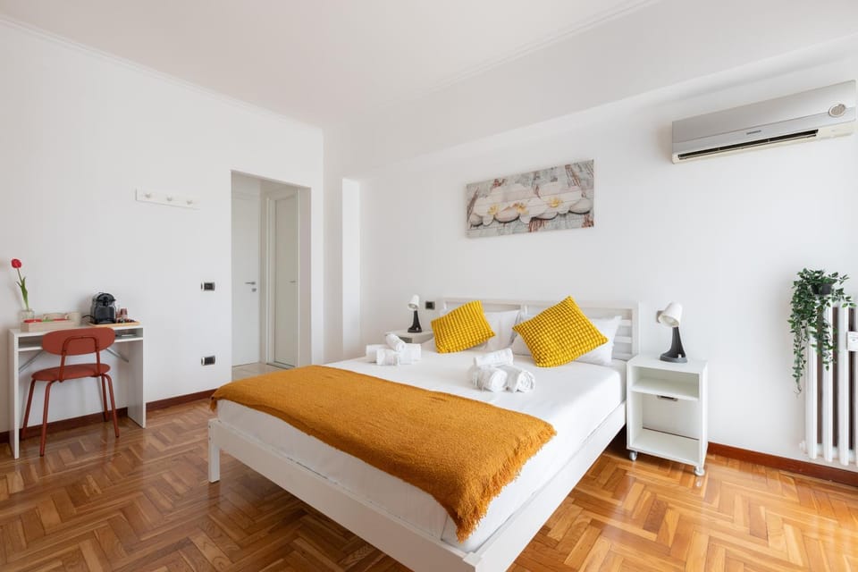 Bed, Photo of the whole room, Bedroom, air conditioner