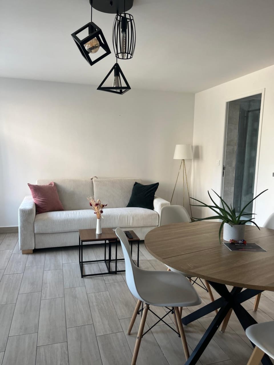 Living room, Dining area