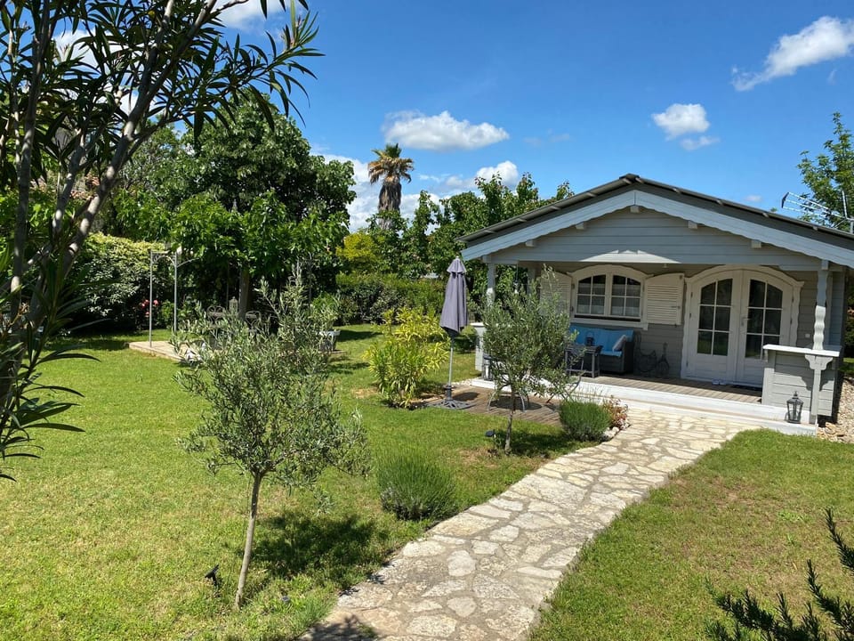 Garden view, Street view