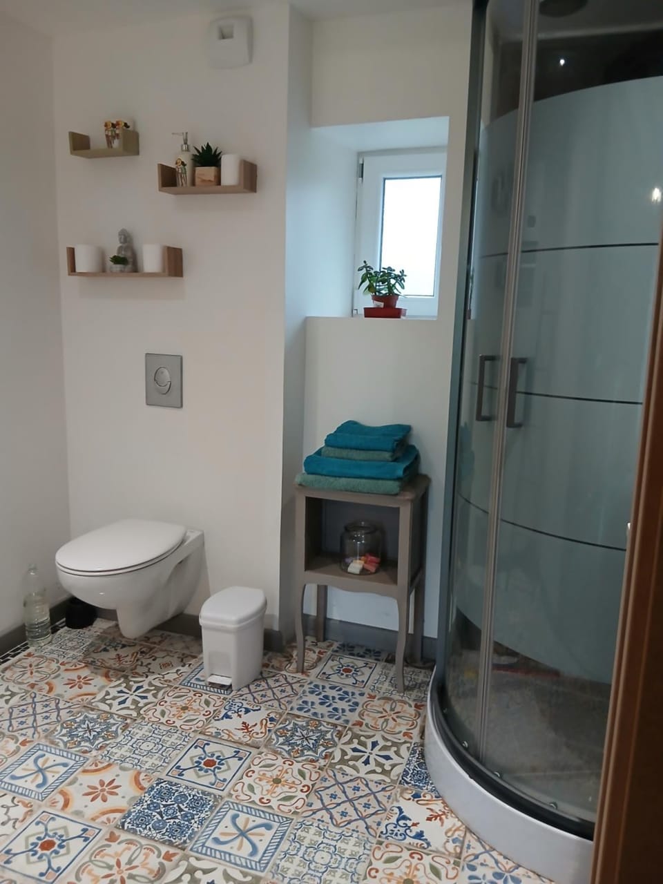 Shower, Toilet, Bathroom, towels