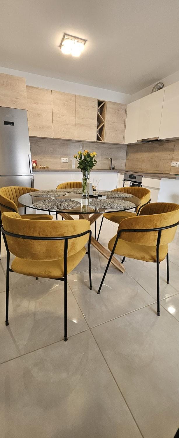 Dining area, kitchen