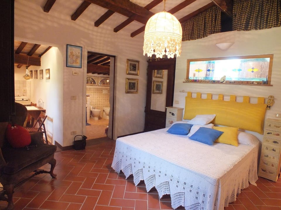 Photo of the whole room, Bedroom