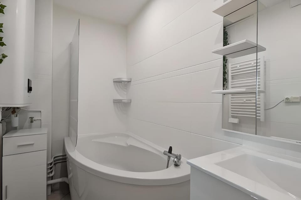 Bathroom, Bath, hair dryier