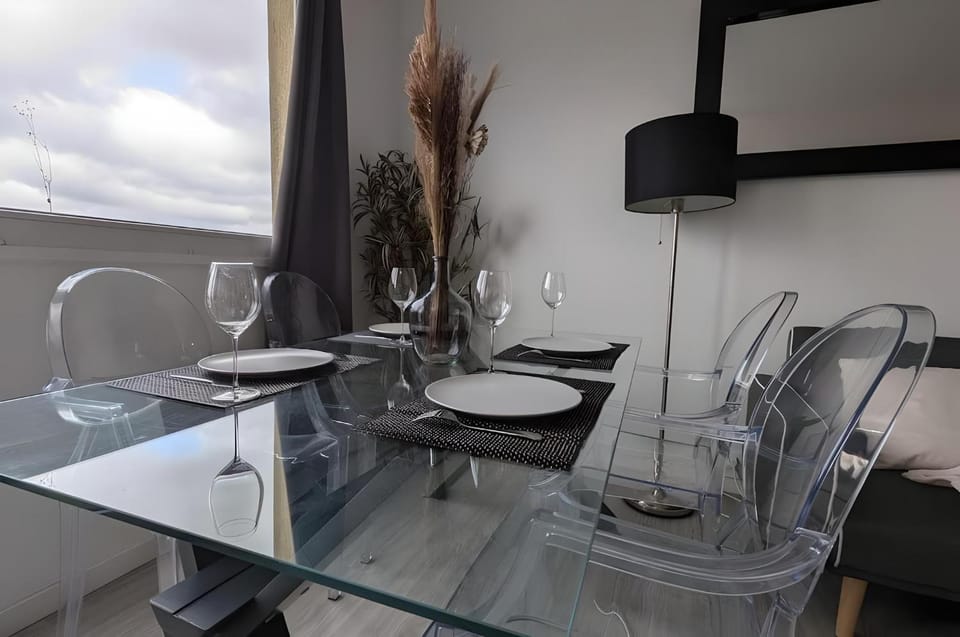 Dining area, Meals