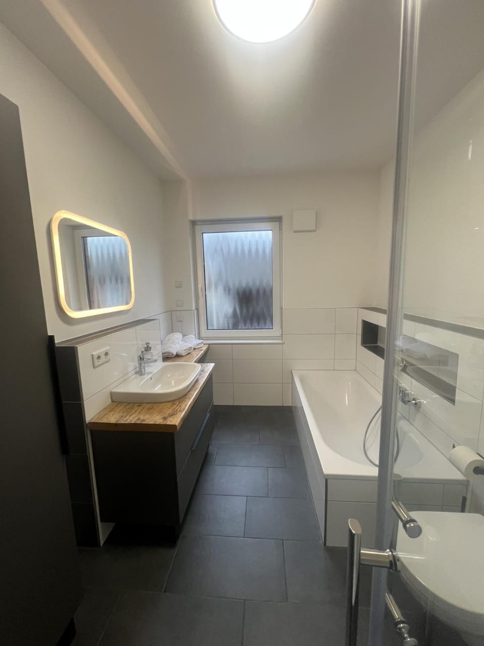 Schöne Ferienwohnung in Buxtehude- Zentral -Lade Säule -6Person Apartment in Schleswig-Holstein