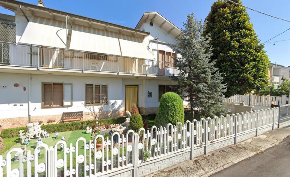 Property building, Garden view, Street view