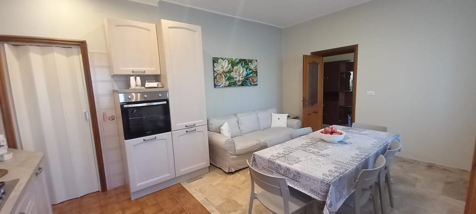 Kitchen or kitchenette, Living room, Dining area, oven