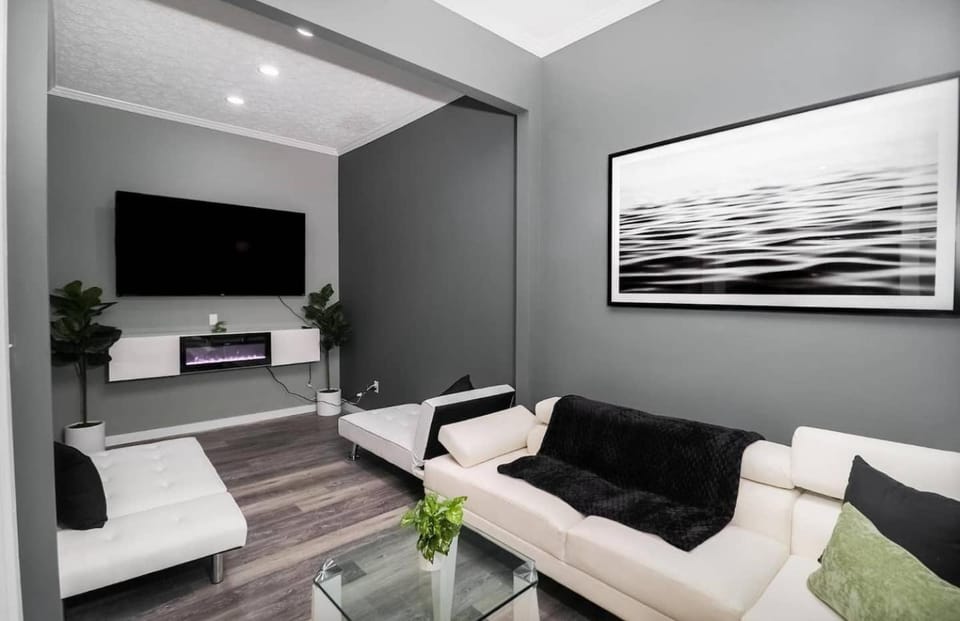 Modern Luxury in Tremont - 6Bed 3bath Fee parking House in Cleveland Heights