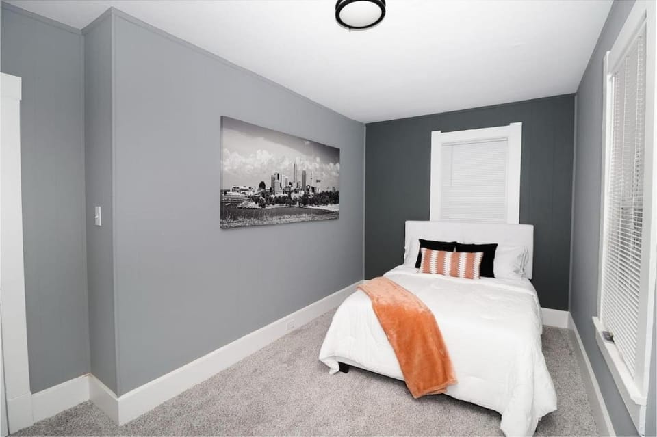 Modern Luxury in Tremont - 6Bed 3bath Fee parking House in Cleveland Heights