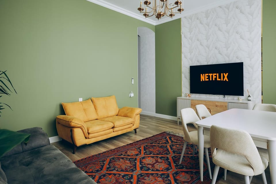 TV and multimedia, Living room, Seating area, Dining area, Evening entertainment