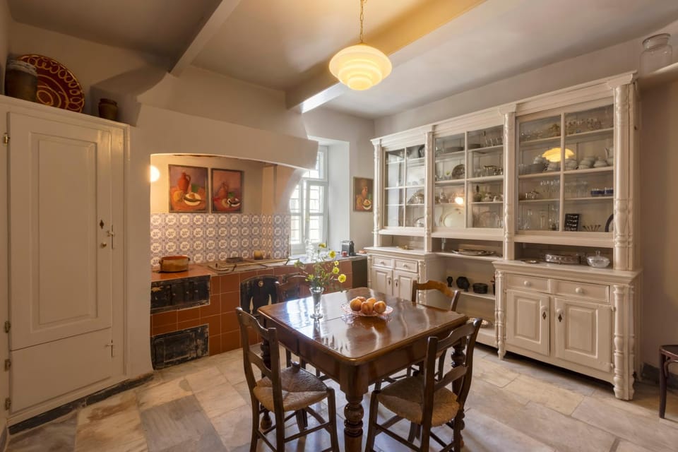 Communal lounge/ TV room, Kitchen or kitchenette, Lounge or bar, Seating area