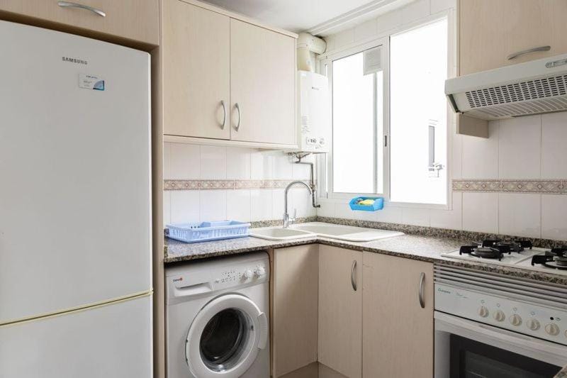 Kitchen or kitchenette, pet friendly, stove, washing machine