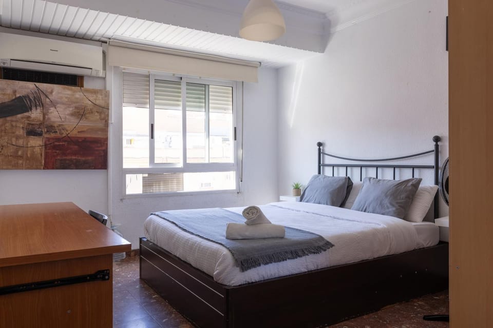Bed, Photo of the whole room, Bedroom