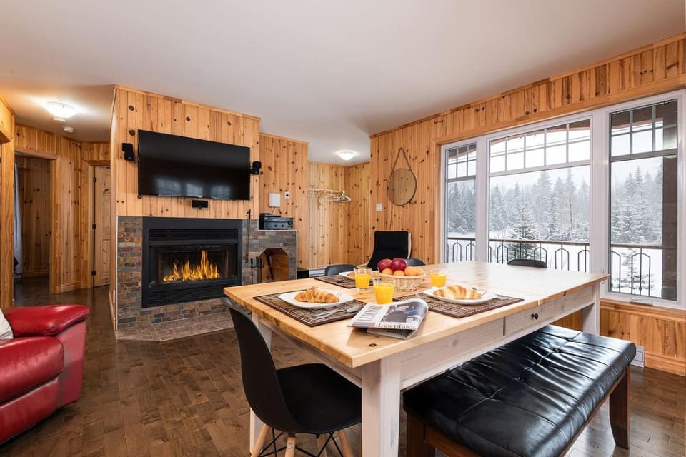 The Boreal - 4BR spa FirePlace relaxation Chalet in Baie-Saint-Paul
