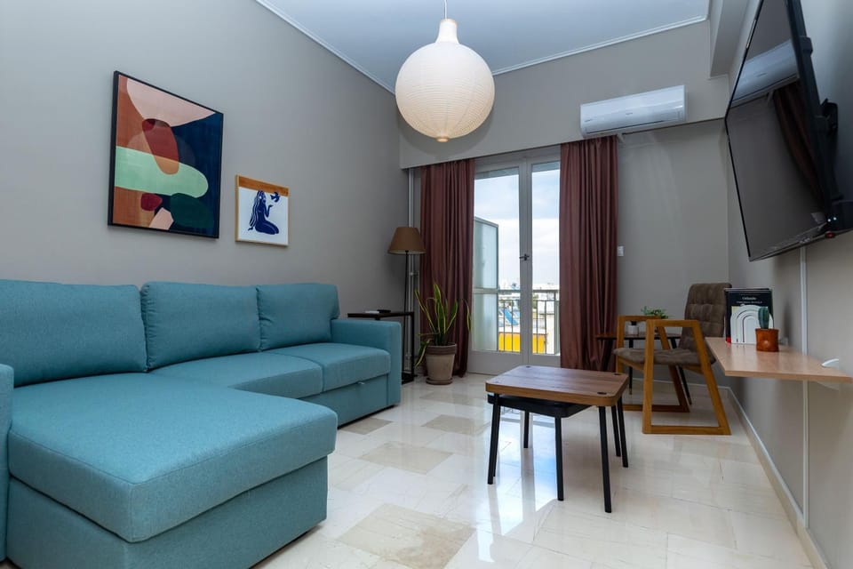 Communal lounge/ TV room, TV and multimedia, Living room, Seating area, Dining area, Evening entertainment, air conditioner