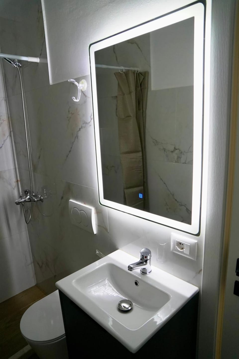 Arni's Apartments Bed and Breakfast in Tirana