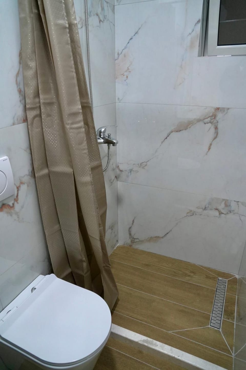 Arni's Apartments Bed and Breakfast in Tirana