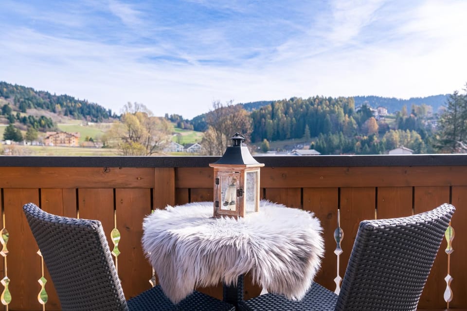 Natural landscape, View (from property/room), Balcony/Terrace, Lake view, Mountain view