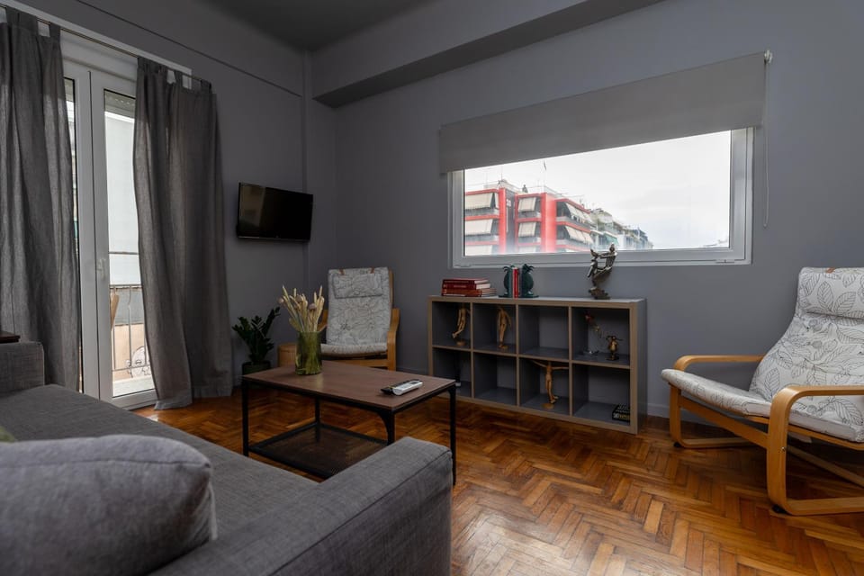 Communal lounge/ TV room, TV and multimedia, Living room, Seating area, Evening entertainment