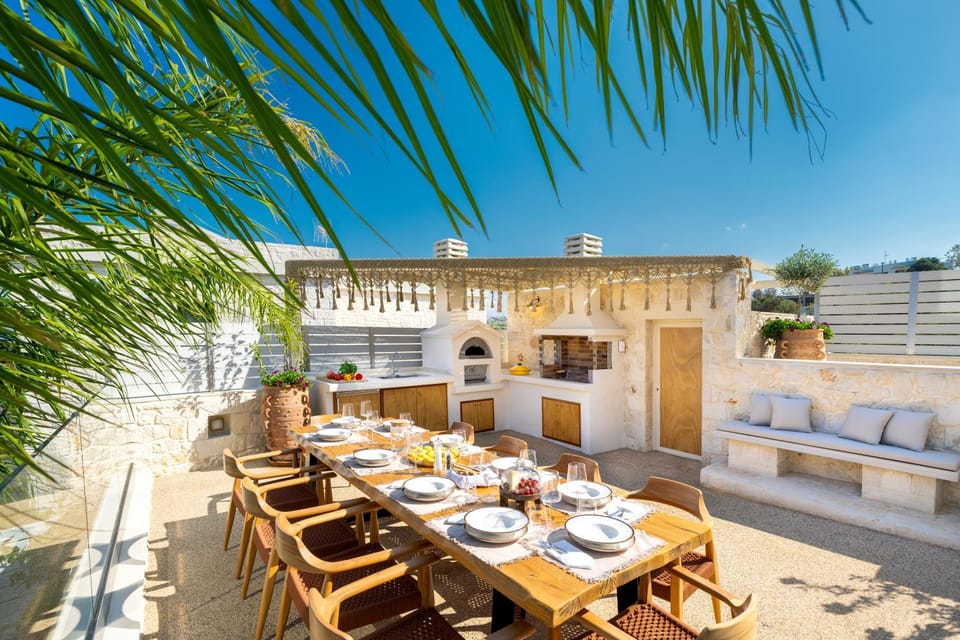 Patio, BBQ facilities, Balcony/Terrace, Banquet/Function facilities, Dining area