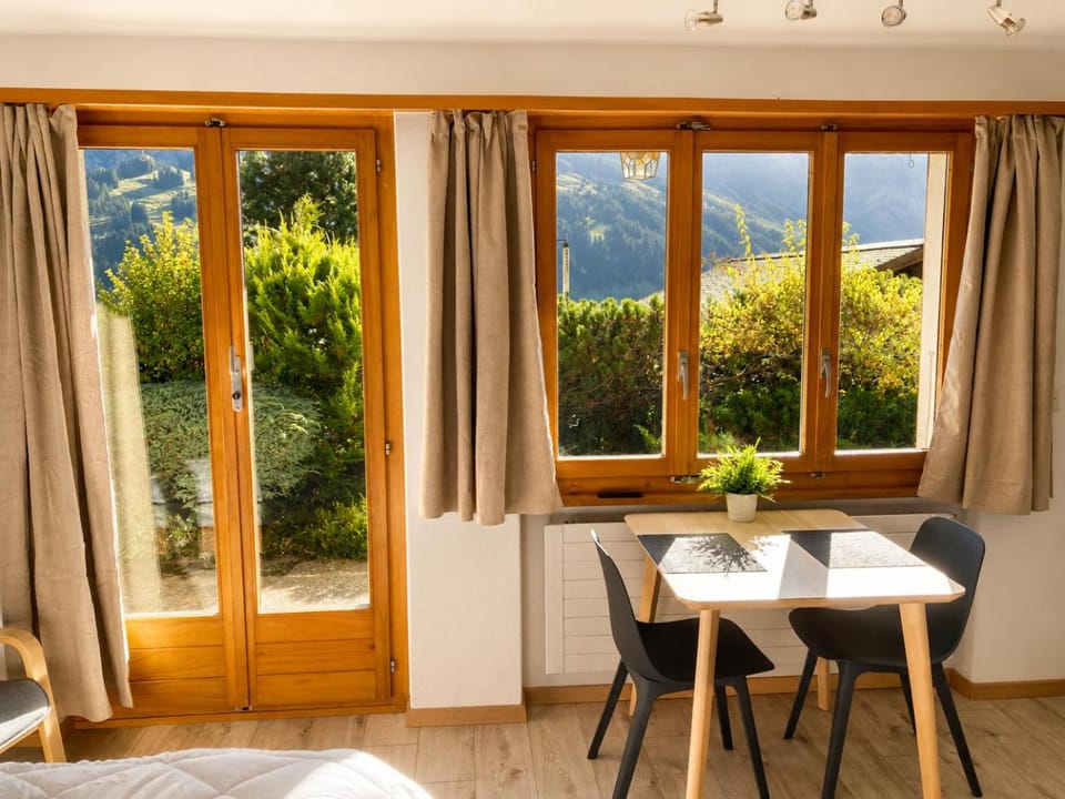 View (from property/room), Seating area, Dining area, Garden view, Mountain view