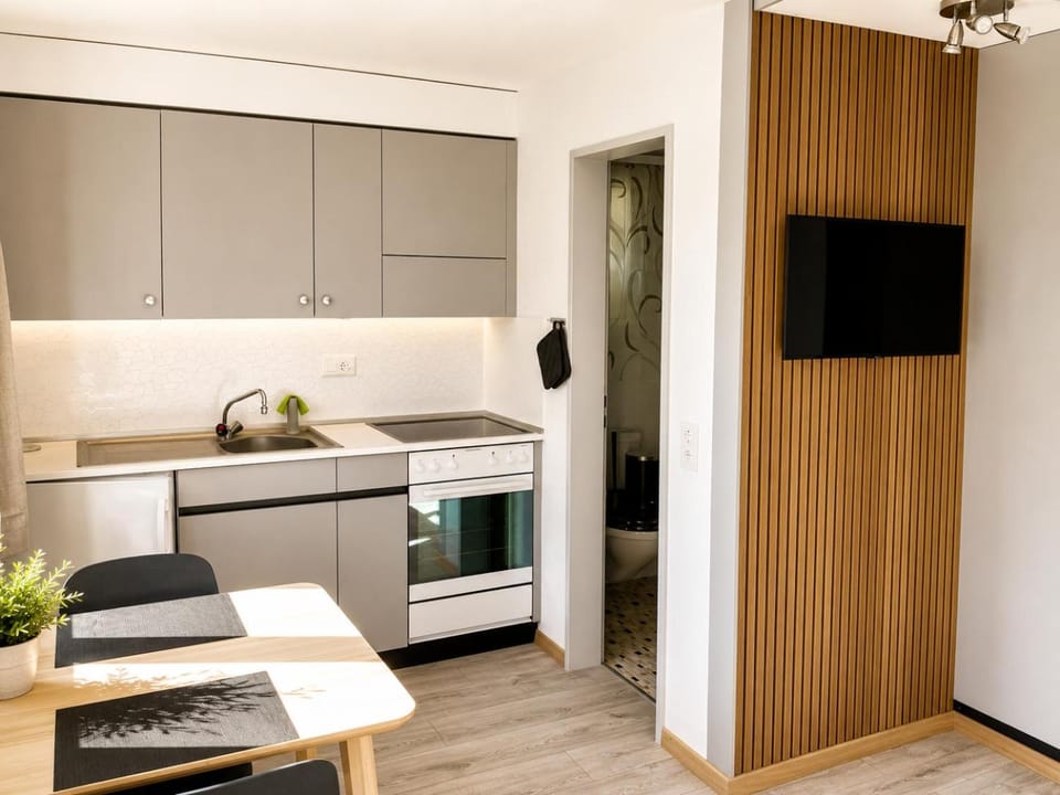 Bathroom, TV and multimedia, Kitchen or kitchenette, Seating area, Dining area