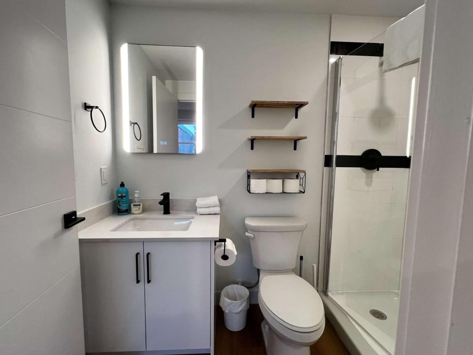 Luxe Urban Retreat, Unit 602 Apartment in Dartmouth