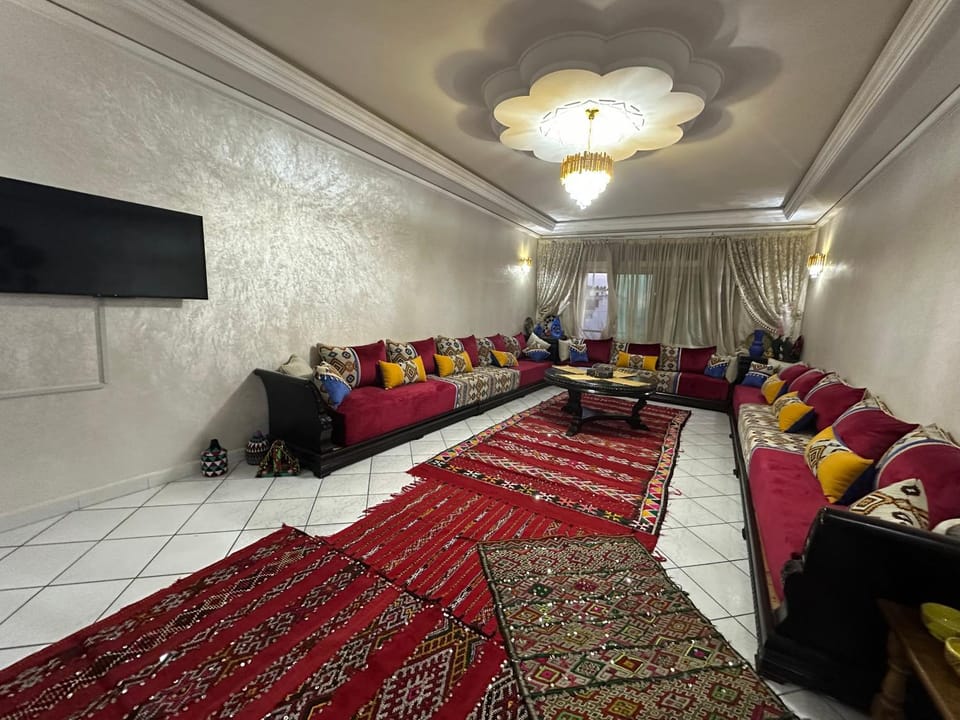 Bed, TV and multimedia, Living room