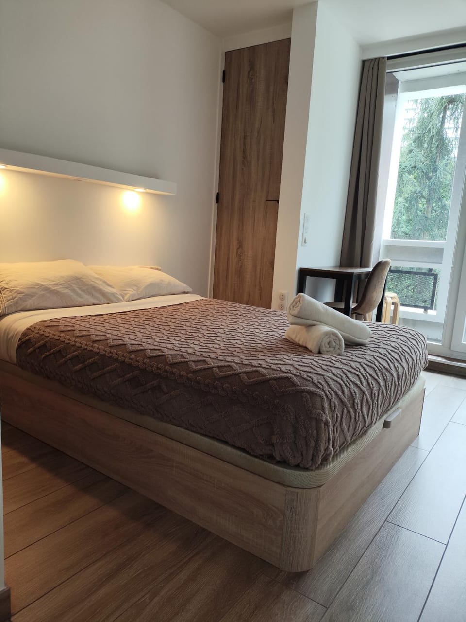 Bed, Photo of the whole room, Bedroom