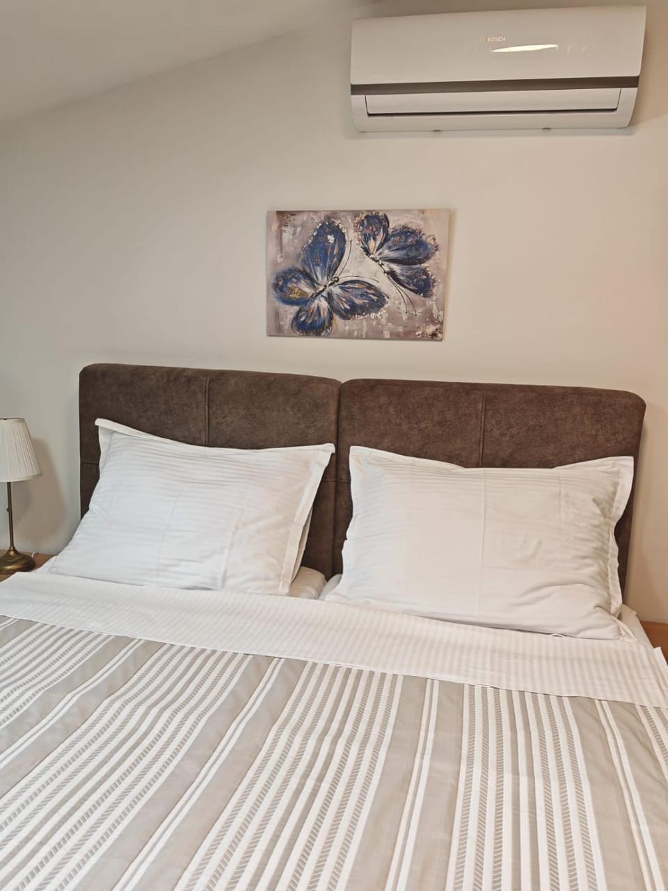 Bed, air conditioner