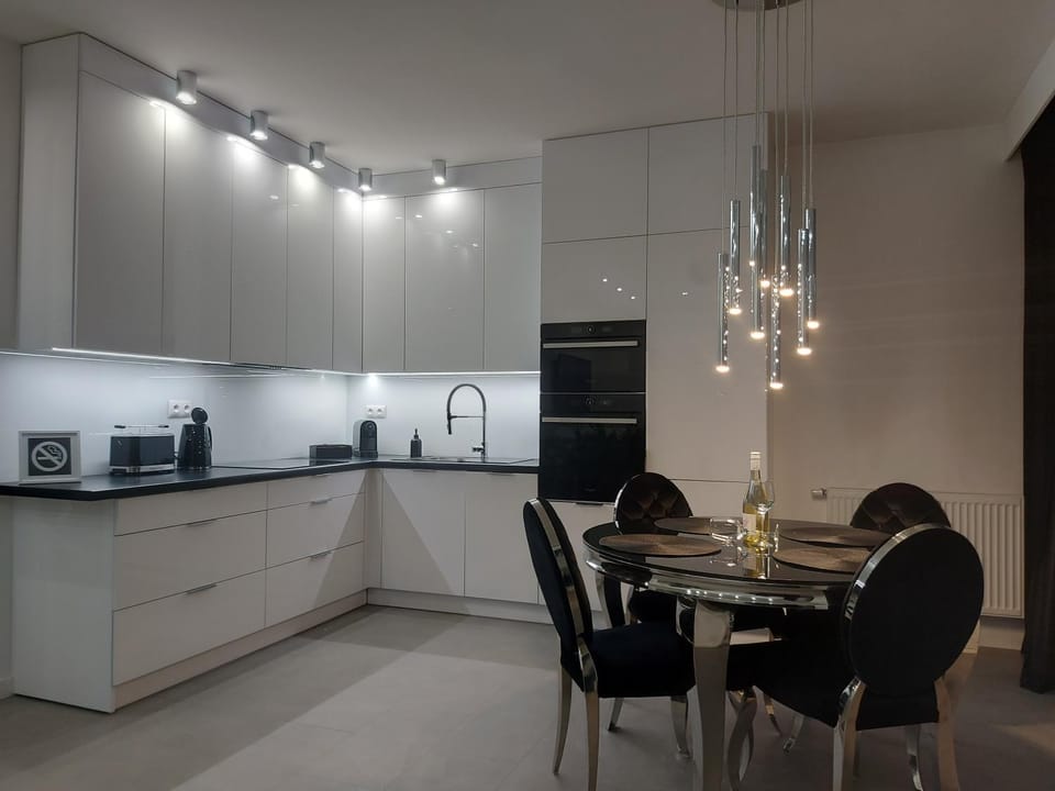Coffee/tea facilities, Kitchen or kitchenette, Dining area, dishwasher, oven, pet friendly, stove, toaster