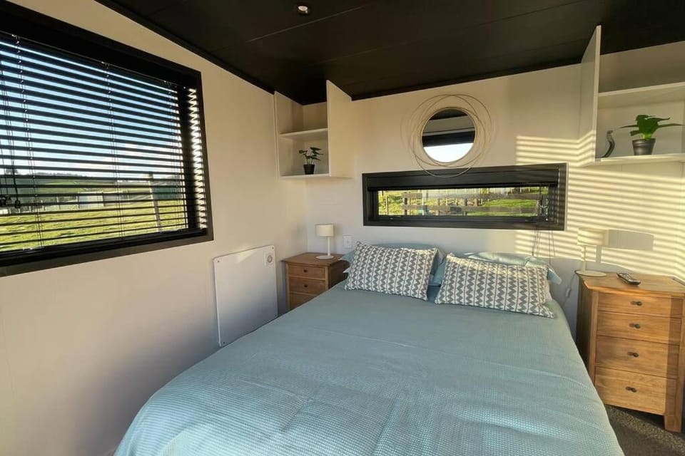 Ramarama retreat, farm views, spa bath & deer House in Waikato