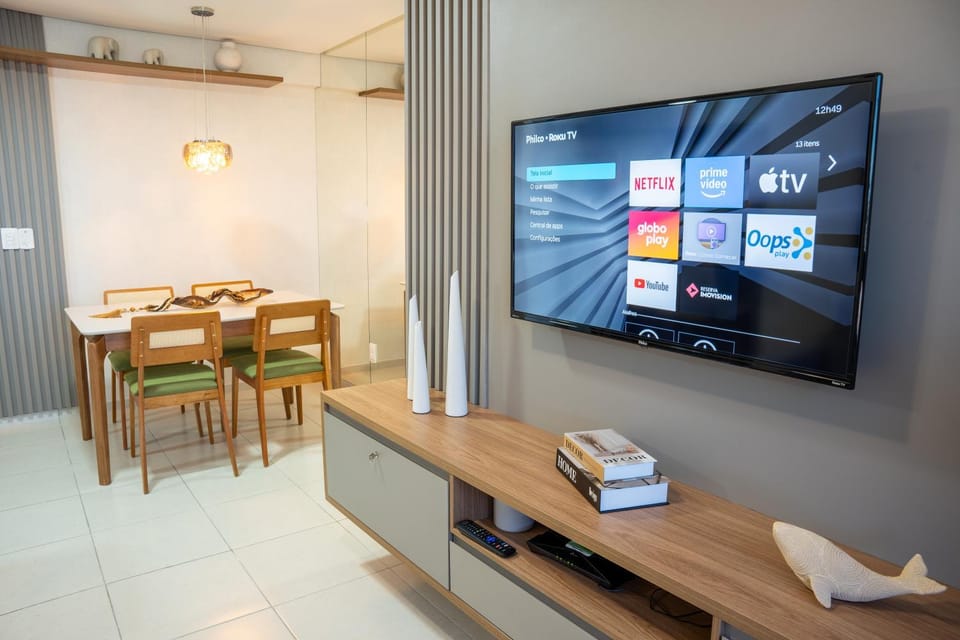 TV and multimedia, Living room, Seating area, Dining area