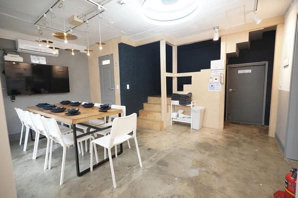 TV and multimedia, Living room, Seating area, Dining area