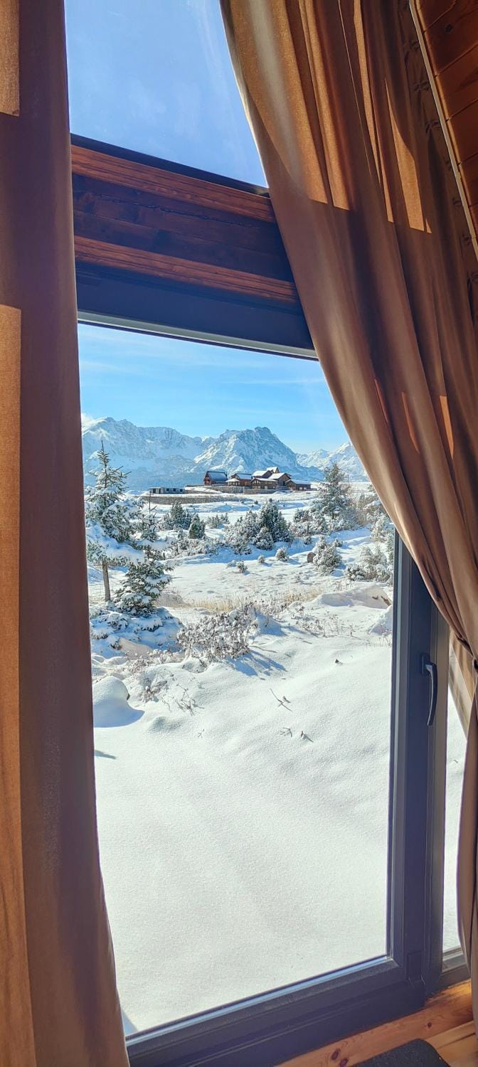 View (from property/room), Landmark view, Mountain view