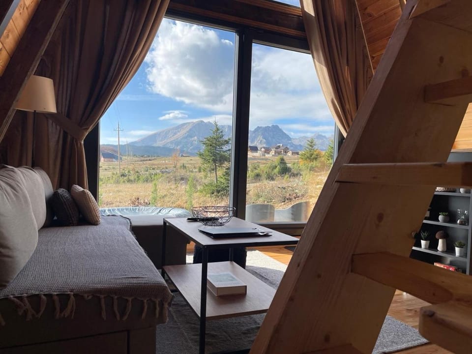 Day, Natural landscape, View (from property/room), Balcony/Terrace, Living room, Seating area, Landmark view, Landmark view, Mountain view