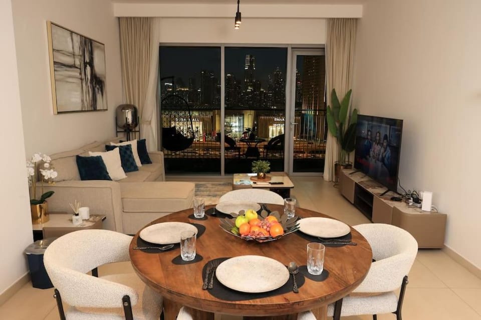 Communal lounge/ TV room, TV and multimedia, Living room, Dining area