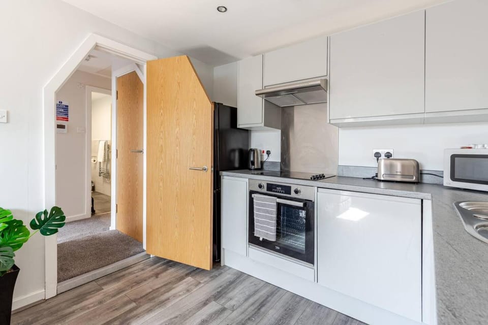 Kitchen or kitchenette, Decorative detail, microwave, oven, stove, toaster, towels, washing machine, kitchen