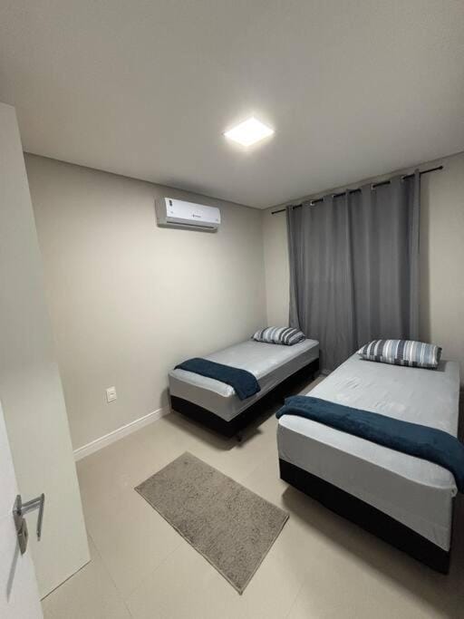 Bed, Bedroom, air conditioner