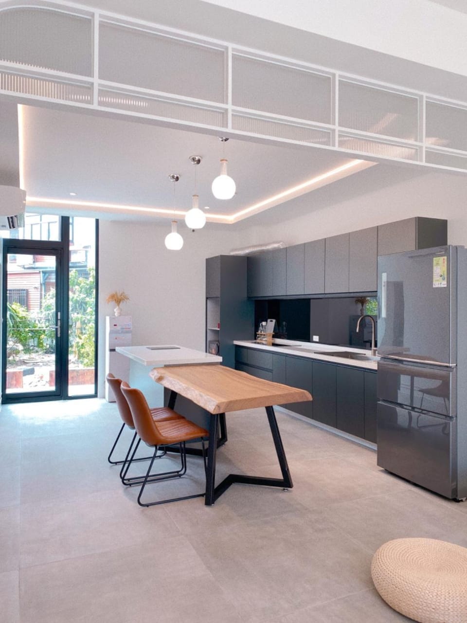 Kitchen or kitchenette, Seating area, Dining area