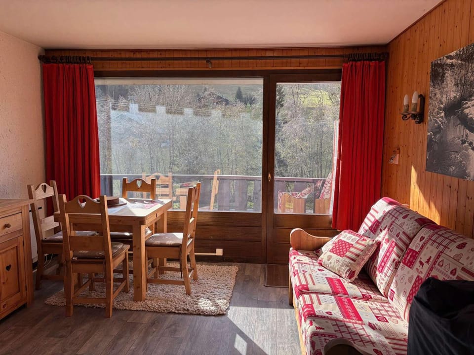 Studio cosy proche des pistes avec parking - FR-1-692-105 Apartment in Haute-Savoie