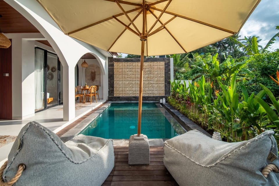 Natural landscape, Garden view, Pool view, Swimming pool, Swimming pool, sunbed