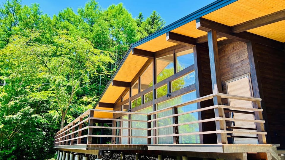 Property building, Spring, Day, Natural landscape, Balcony/Terrace
