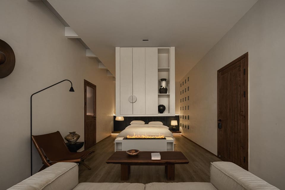 Photo of the whole room, Bedroom
